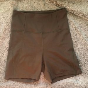 Girlfriend Collective High Run Short in spruce size small